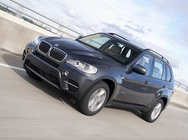 Der neue BMW X5 mit kraftvoll-sportlicher Ausstrahlung. Die Münchner gaben ihrem neuen X5 mehr Leistung mit auf den Weg. Dennoch ist er sparsamer. Foto: BMW/auto-reporter.net